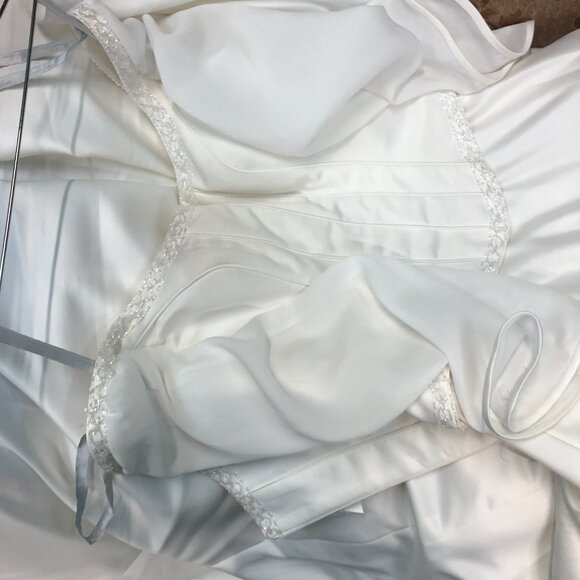 Bridgerton Wedding Dress, BELL LONG SLEEVE, Square Scoop Neck, Aline Ballgown - Picture 13 of 15